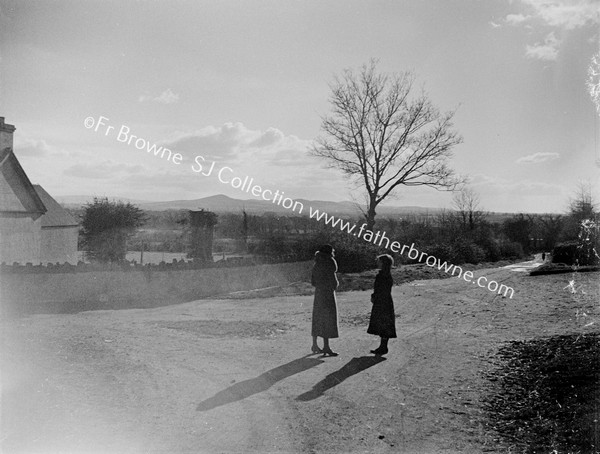 WOMAN CHATTING ON COUNTRY ROOD